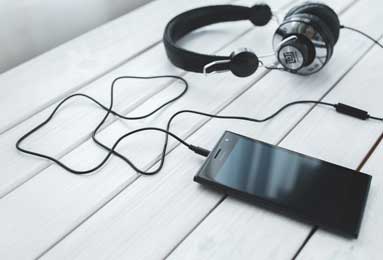 凌晨4点 欧冠25.5亿恩怨大战！皇马冲4连胜 8名攻击手对飙